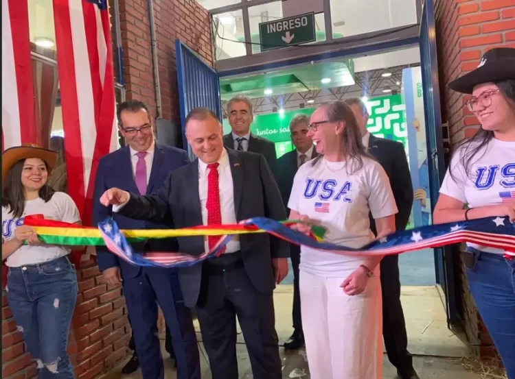 AmCham Bolivia celebró su 49º aniversario en Expocruz con estilo y tradición americana