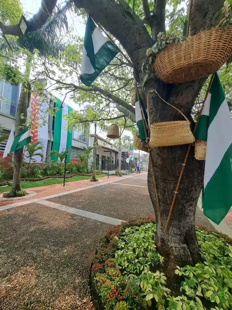 Concejo Municipal otorga el Mérito Municipal a CRE por su fachada que revaloriza la arquitectura cruceña