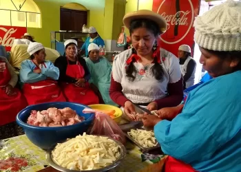 Mujeres bolivianas fortalecen su herencia gastronómica