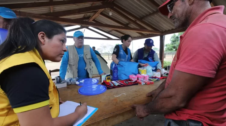 UNICEF entrega suministros a familias afectadas por los incendios forestales en el municipio de San Matías