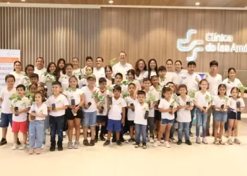 Clínica Las Américas realiza campaña de arborización en Santa Cruz