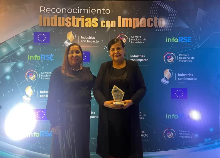 UPSA recibe reconocimiento por parte de la Cámara Nacional de Industria