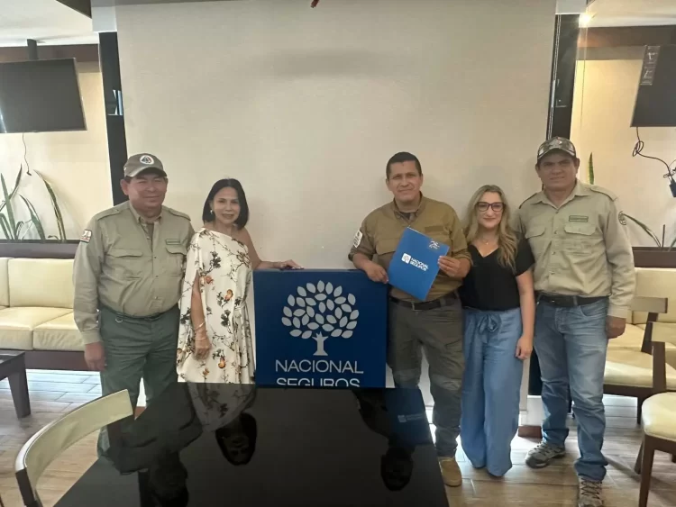 Nacional Seguros renueva convenio con los Guardaparques de Bolivia con el fin de protegerlos