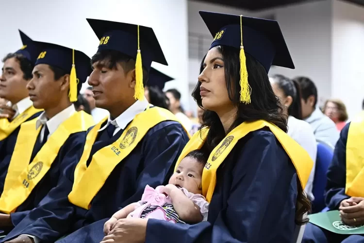 La Fundación BMSC a través de su “Programa Becas” benefició a 19 generaciones de jóvenes