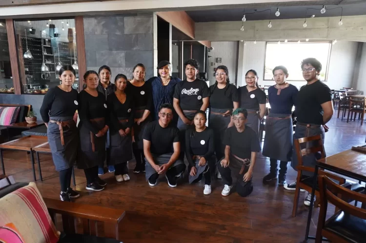 Jóvenes culminan con éxito Programa Boot Camps de Formación Básica en Servicio Gastronómico