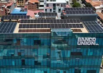 Banco Union S.A. Impulsa la Sostenibilidad con la Instalación de Paneles Solares en sus Edificios