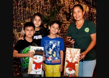 Un regalo para Santa Cruz: el paseo navideño de CRE brilla con intensidad