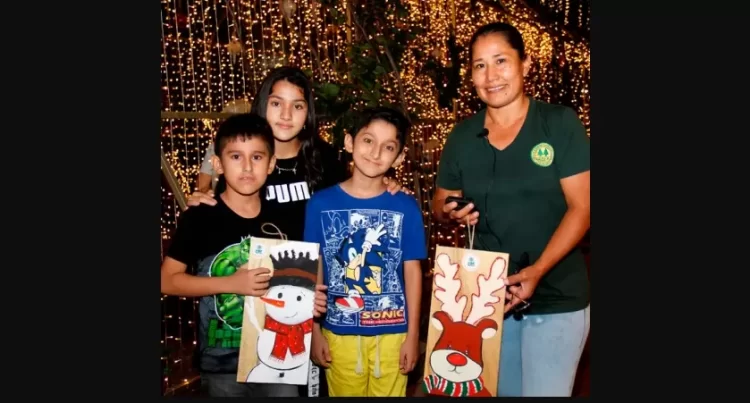 Un regalo para Santa Cruz: el paseo navideño de CRE brilla con intensidad