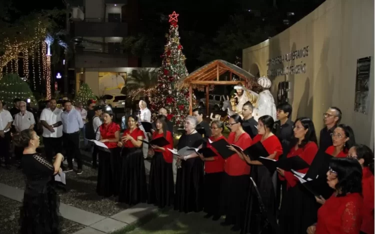 Un regalo para Santa Cruz: el paseo navideño de CRE brilla con intensidad