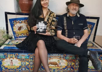 «Vestida de Sombras»: Una noche paceña de poesía en el corazón de Sopocachi.