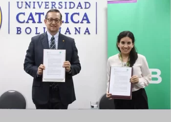 Banco Nacional de Bolivia y la UCB firman convenio que brinda oportunidades de crecimiento a los estudiantes.