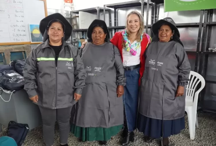 Recicladores de ocho ciudades reciben equipamiento para mejorar sus condiciones de trabajo y seguridad