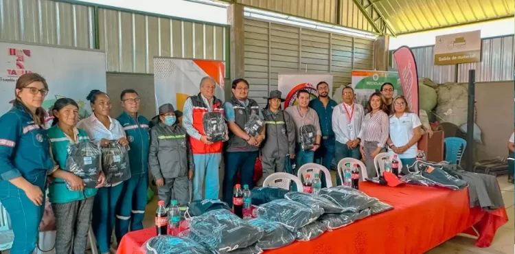 Recicladores de ocho ciudades reciben equipamiento para mejorar sus condiciones de trabajo y seguridad
