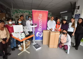 Banco FIE y Oncofeliz entregan equipamiento para la atención del cáncer infantil en Cochabamba