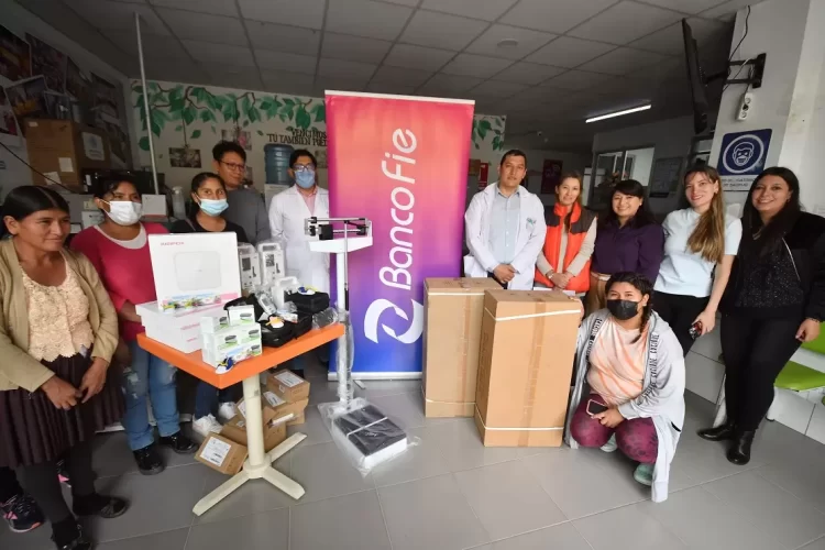 Banco FIE y Oncofeliz entregan equipamiento para la atención del cáncer infantil en Cochabamba