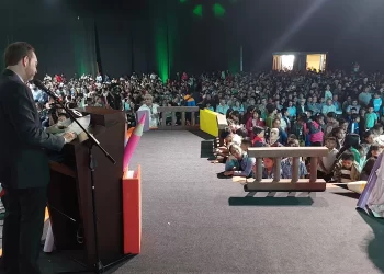 CRE entregó el Premio 100 a la excelencia 2025 con récord de postulantes