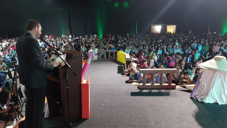 CRE entregó el Premio 100 a la excelencia 2025 con récord de postulantes