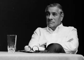 Juan Murillo presenta su exposición “60 años de luz y sombra” en el Espacio Patiño