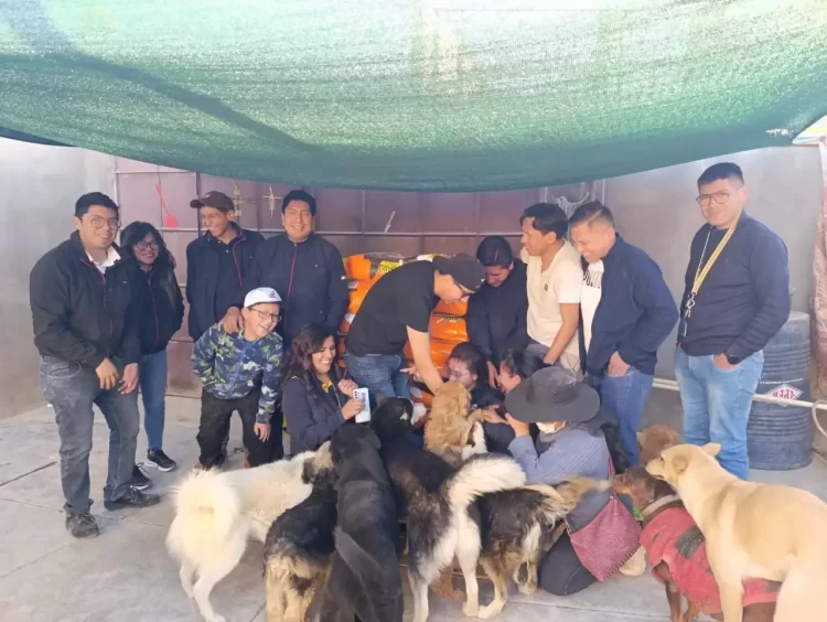 Colaboradores de Banco BISA llevan esperanza a los “Peluditos de la Calle” en Oruro