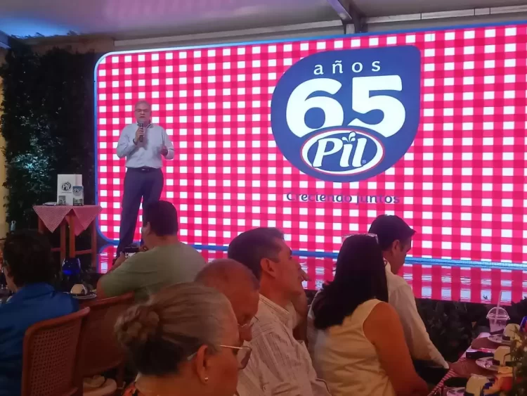 PIL Bolivia celebra a periodistas y presenta su nuevo propósito corporativo en su 65° aniversario
