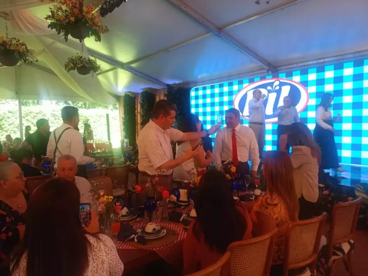 PIL Bolivia celebra a periodistas y presenta su nuevo propósito corporativo en su 65° aniversario