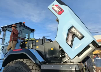 OpenTrade lanza la primera cargadora eléctrica en Bolivia, SW956E, la solución perfecta ante la falta de combustible 