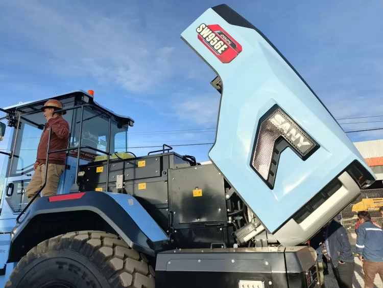 OpenTrade lanza la primera cargadora eléctrica en Bolivia, SW956E, la solución perfecta ante la falta de combustible 