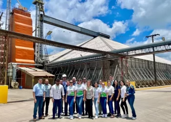 Colaboradores de Industrias de Aceites S.A. visitan la Planta de Producción