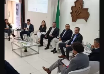 CRE plantea propuestas energéticas para infraestructura más sostenible en Bolivia