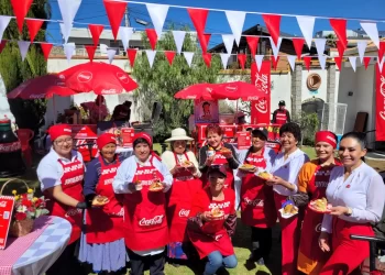 Coca-Cola Bolivia impulsa el talento gastronómico de mujeres dueñas de carritos de comida de La Paz y El Alto