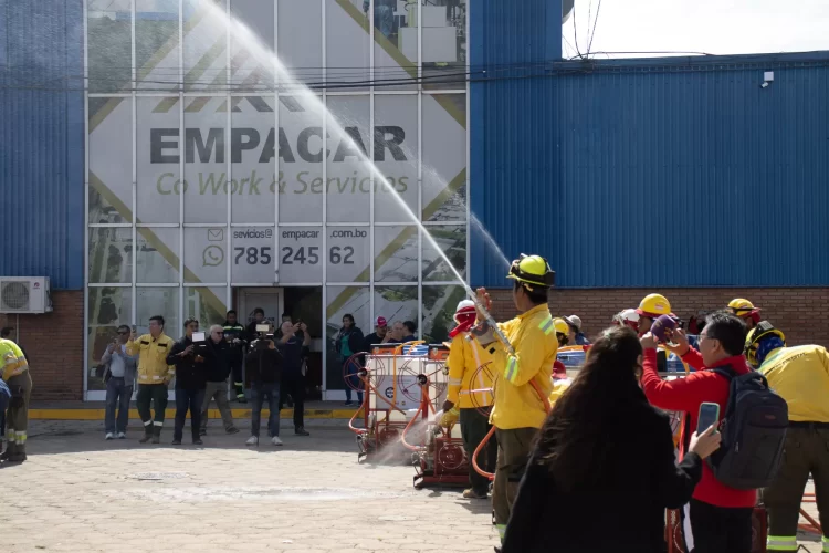 Refuerzan la primera línea: Empacar y Global Medic entregan 10 nuevos equipos contra incendios