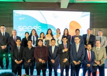 Doce estudiantes bolivianos destacados en el programa Semillas para el Futuro de Huawei; dos representarán al país en China