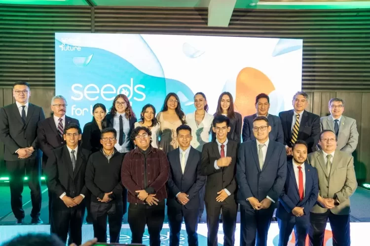 Doce estudiantes bolivianos destacados en el programa Semillas para el Futuro de Huawei; dos representarán al país en China