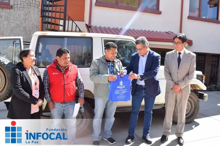 Cooperación Alemana GIZ dona a INFOCAL La Paz un vehículo didáctico que fortalece la carrera de Mecánica Automotriz