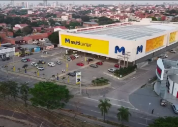 Multicenter marca un hito en Bolivia con la instalación de más de 500 paneles solares