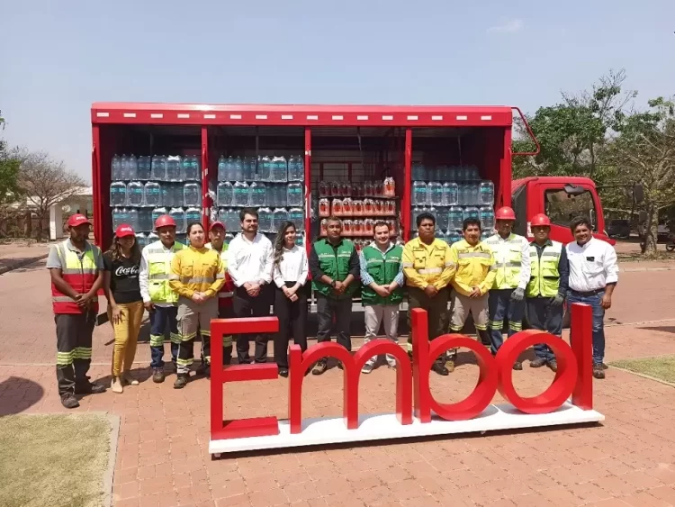 Embol entrega equipos y cerca de 8.000 litros de agua y bebidas hidratantes para luchar contra incendios