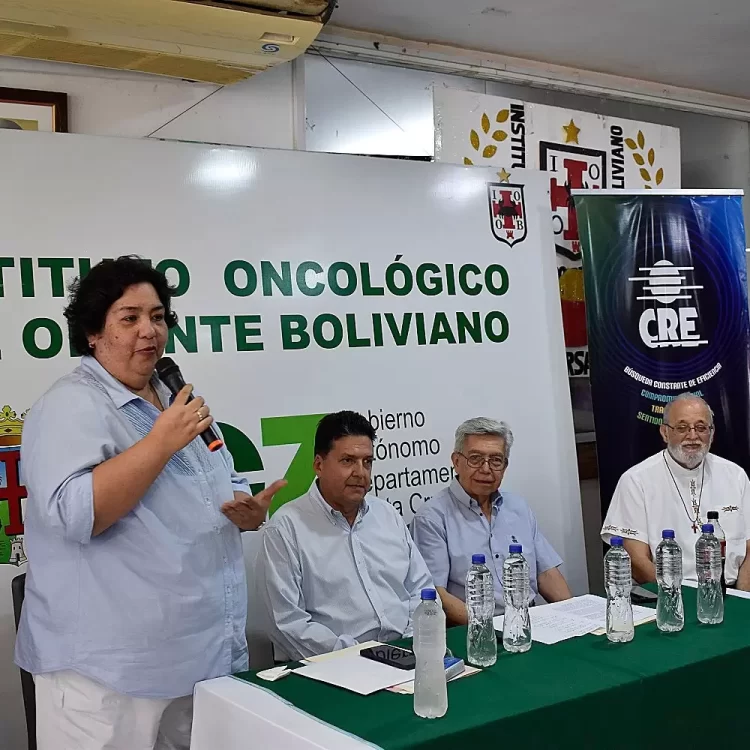 CRE entrega equipos médicos al Oncológico del Oriente Boliviano