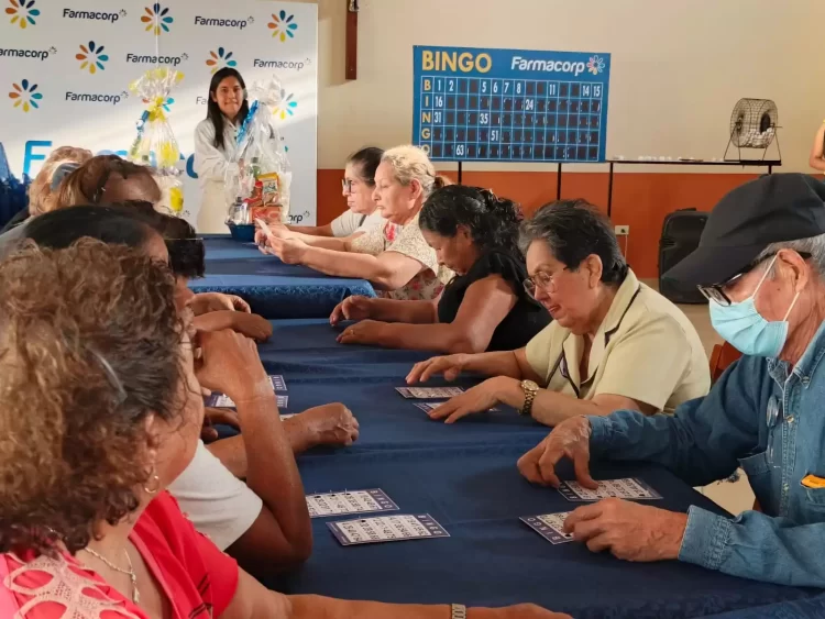 Farmacorp cerró agosto con un homenaje especial para adultos mayores