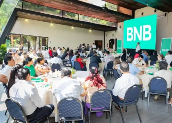 BNB fortalece vínculos con clientes MiPyME a través de desayunos empresariales
