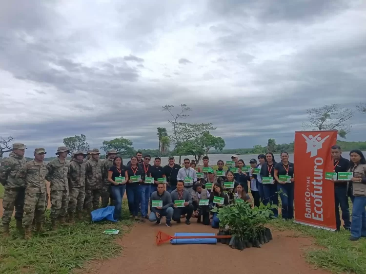 Más de 8.000 kilos de basura recolectados y 800 árboles plantados es el resultado de la Jornada de Limpieza y Forestación de Banco Ecofuturo