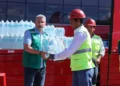 Embol entrega cerca de 7.000 litros de agua y bebidas hidratantes para damnificados de Samaipata  