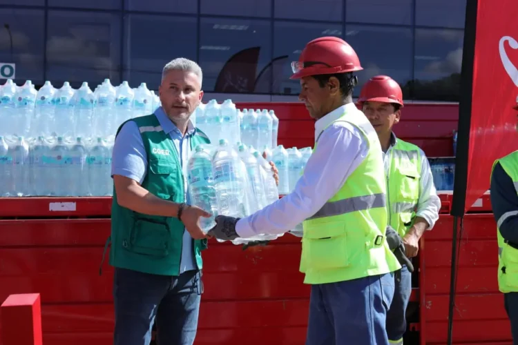 Embol entrega cerca de 7.000 litros de agua y bebidas hidratantes para damnificados de Samaipata  