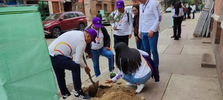 BancoSol junto a Asoban Oruro y el municipio participaron en «Campaña de Arborización»