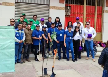 BancoSol junto a Asoban Oruro y el municipio participaron en «Campaña de Arborización»