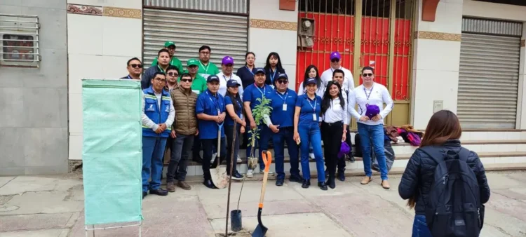 BancoSol junto a Asoban Oruro y el municipio participaron en «Campaña de Arborización»