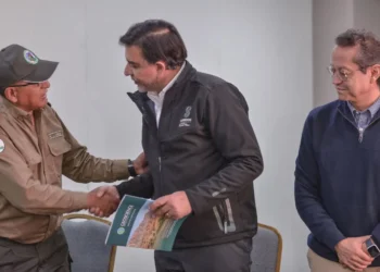 SOBOCE y SERNAP firman alianza para proteger las huellas de dinosaurios en Toro Toro