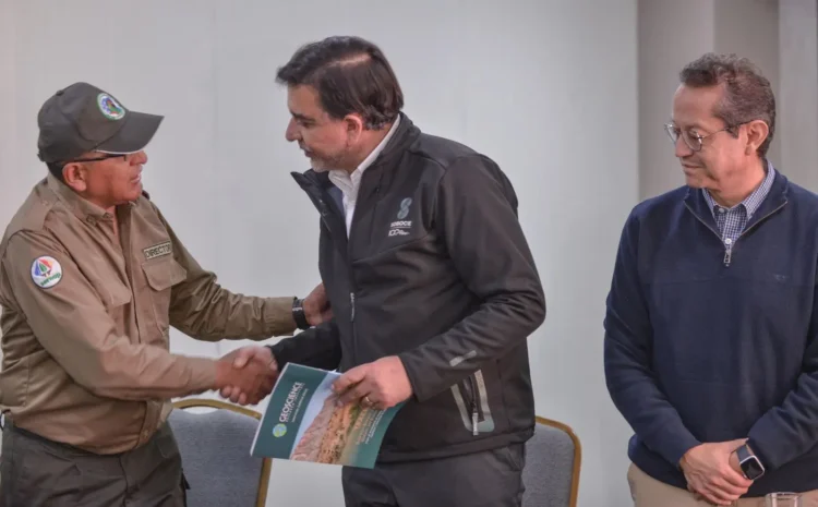 SOBOCE y SERNAP firman alianza para proteger las huellas de dinosaurios en Toro Toro