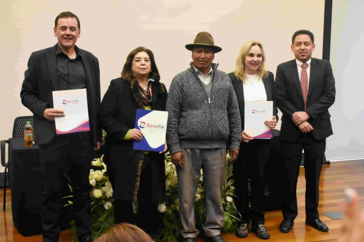 Banco FIE y Delizia, firman convenio para fomentar el crecimiento y desarrollo de pequeños productores lecheros