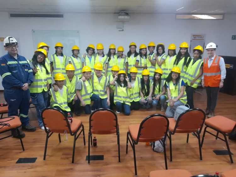 Finning Bolivia: Inspirando a futuros talentos de Bolivia en el Bootcamp STEM
