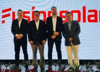 Huawei Bolivia y DMC presentan alianza estratégica enfocada en eficiencia energética y tecnología sostenible.